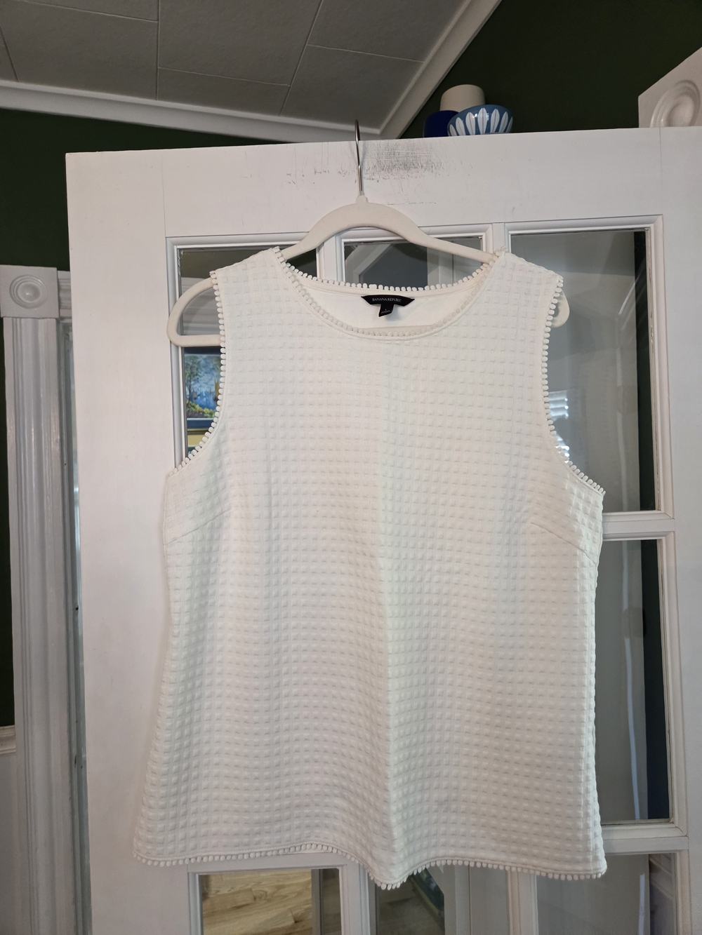 Banana Republic White Textured Sleeveless Shell Top - Size L